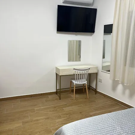 Residenza Cristoforo Colombo קרוטונה